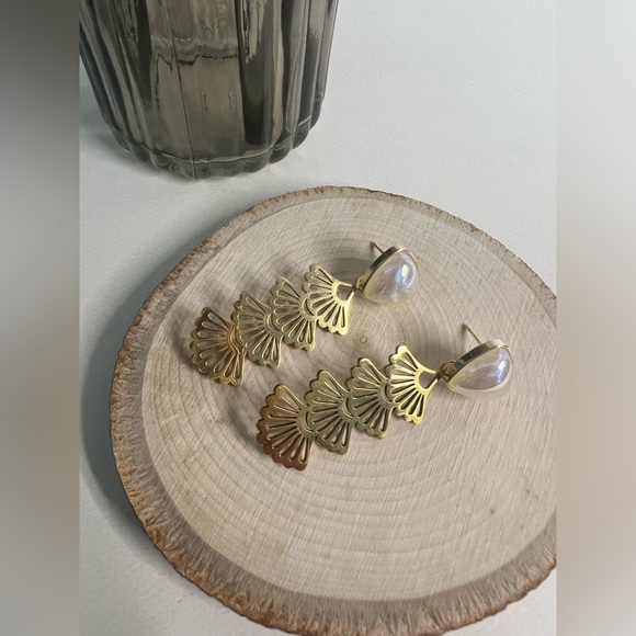 Art Nouveau Flower & Pearl Drop Earrings - Elegant Floral Gold Earrings - Picture 4 of 9